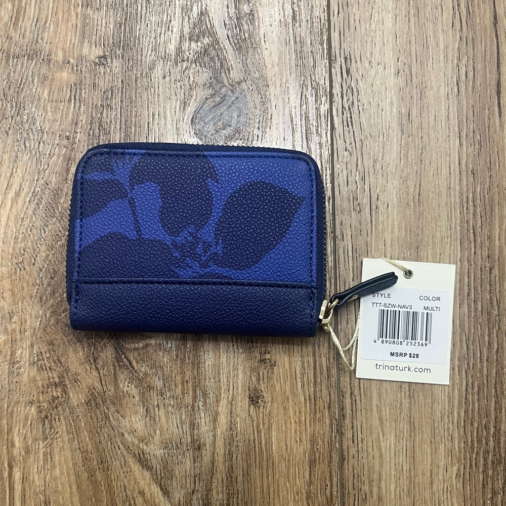 NWT Trina Turk Blue Floral Compact Wallet - Picture 2 of 3